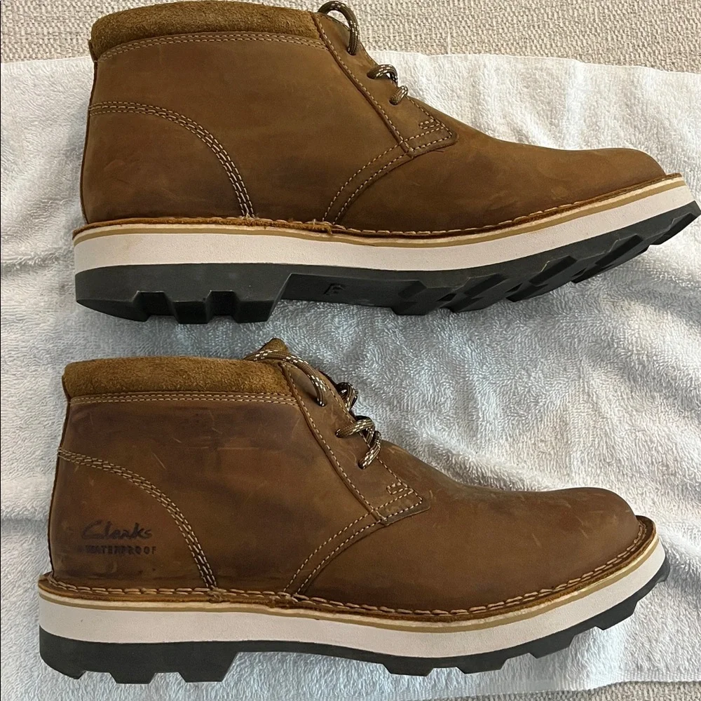 Clarks Men’s Tan Brown Leather Chukka Boots
